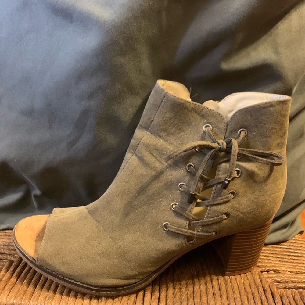Maurices peep toe army green thick heel